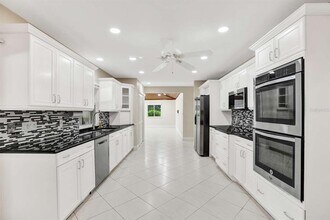 2527 Lakes Dr in Deerfield Beach, FL - Building Photo - Building Photo