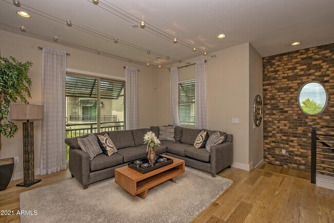 6565 E Thomas Rd in Scottsdale, AZ - Building Photo - Building Photo