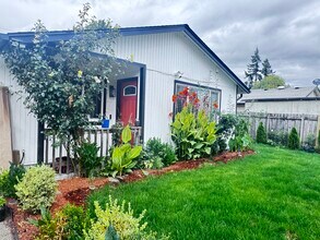 505 S Chehalem St in Newberg, OR - Foto de edificio - Building Photo