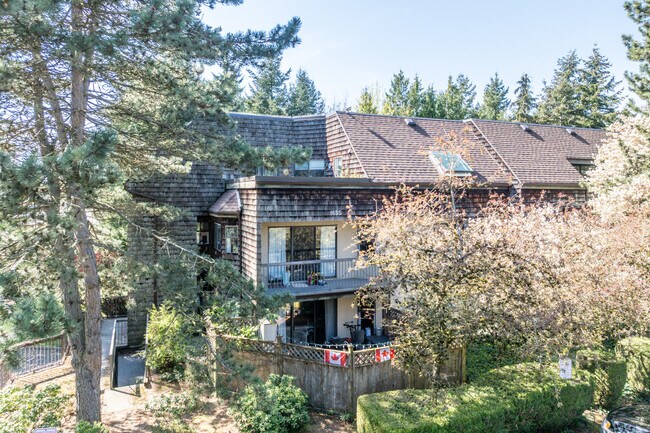 Barclay Arms Apartments in Surrey, BC - Building Photo - Primary Photo