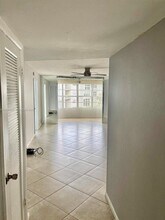 8305 Sunrise Lakes Blvd in Sunrise, FL - Building Photo - Building Photo