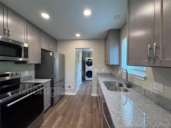21104 Inkster Rd in Southfield, MI - Building Photo - Building Photo