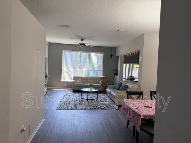 8833 Cypress Hammock Dr in Tampa, FL - Building Photo - Building Photo