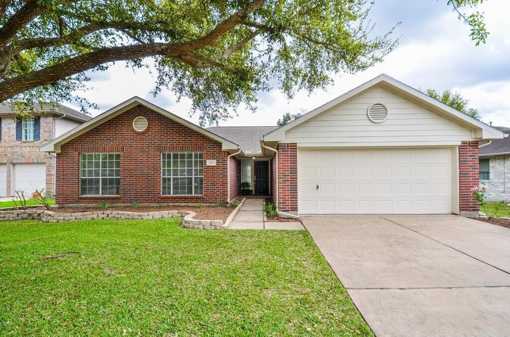 1405 Manor Dr in Rosenberg, TX - Building Photo
