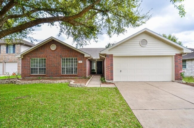 property at 1405 Manor Dr