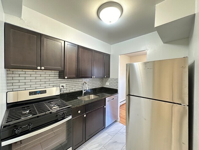 6830 N Sheridan Rd in Chicago, IL - Foto de edificio - Building Photo