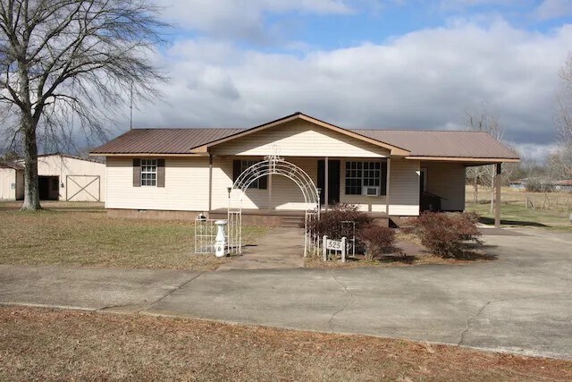 525 Co Rd 47 in Fyffe, AL - Building Photo