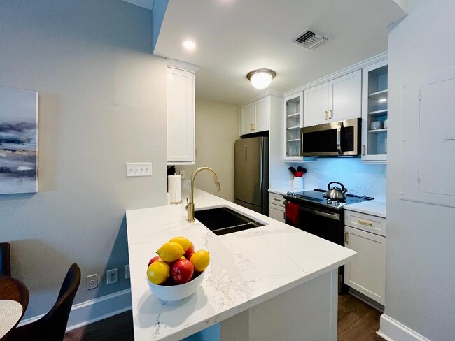 105 W Oglethorpe Ave in Savannah, GA - Building Photo - Building Photo
