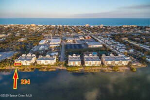 7128 Marbella Ct in Cape Canaveral, FL - Building Photo
