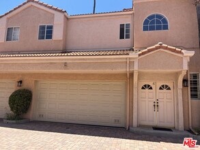 5200 White Oak Ave in Los Angeles, CA - Building Photo - Building Photo