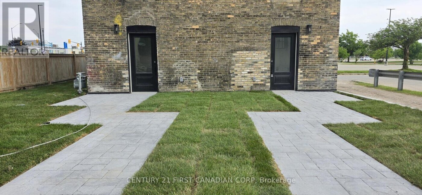 857-857 Dundas St in London, ON - Building Photo