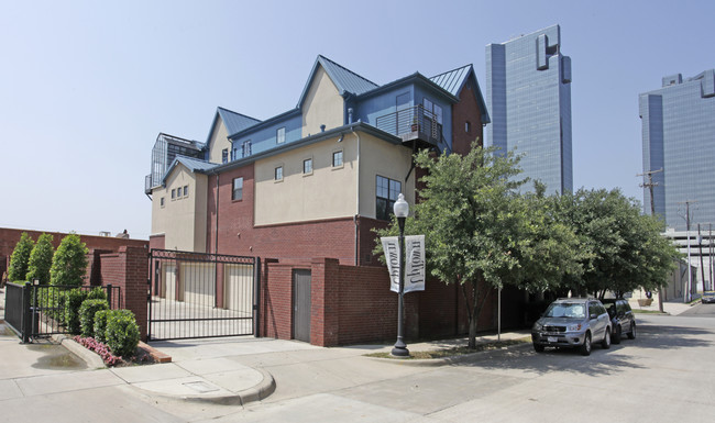 201-205 Pecan St in Fort Worth, TX - Foto de edificio - Building Photo