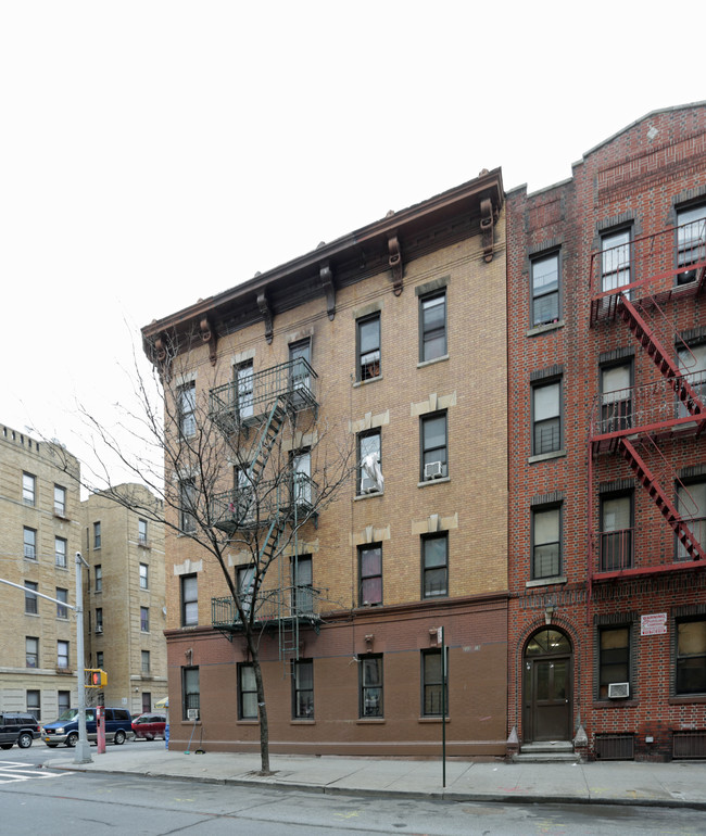 230 E 196th St in Bronx, NY - Building Photo - Building Photo