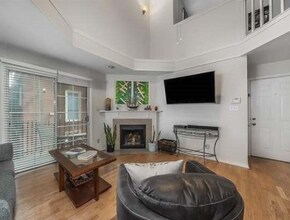 329 E Colorado Blvd in Dallas, TX - Building Photo - Building Photo