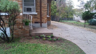 408 College St, Unit College in Cleburne, TX - Building Photo - Building Photo