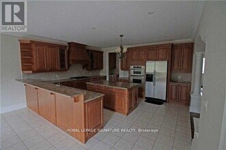 534 Golfview Ct in Oakville, ON - Building Photo - Building Photo