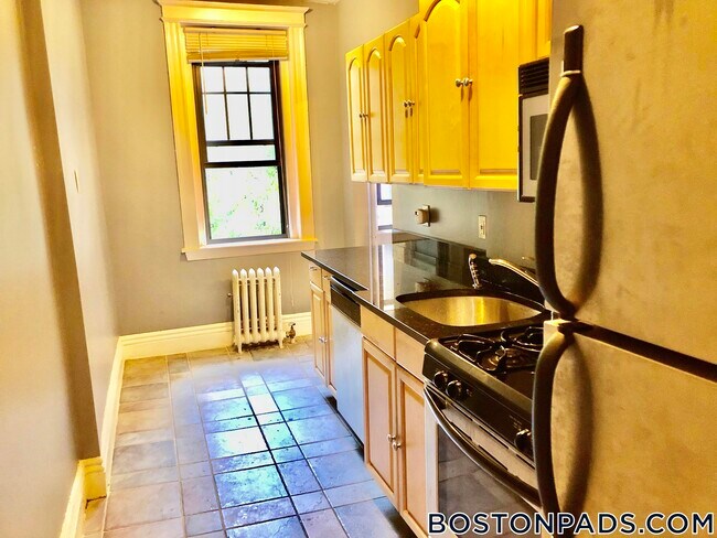 60 Queensberry St