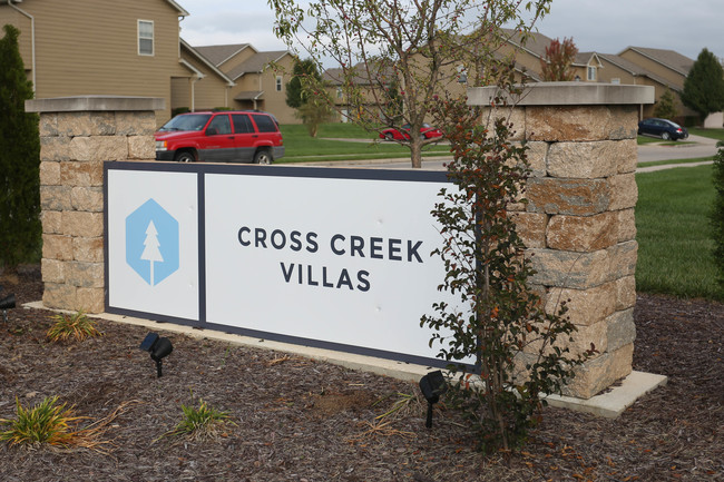 Cross Creek Villas in Columbia, MO - Foto de edificio - Building Photo