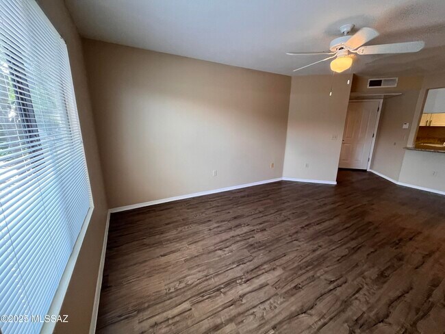 5751 N Kolb Rd in Tucson, AZ - Building Photo - Building Photo