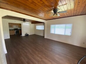 1594 7th Ave Dr in Kingsburg, CA - Building Photo - Building Photo