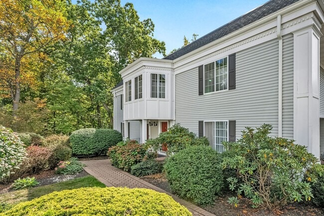 property at 141 Riveredge Dr