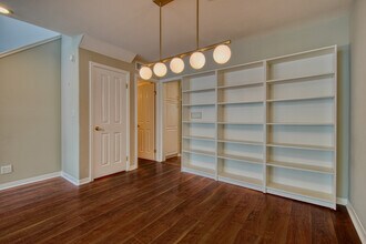 14101 Dickens St in Sherman Oaks, CA - Building Photo - Building Photo