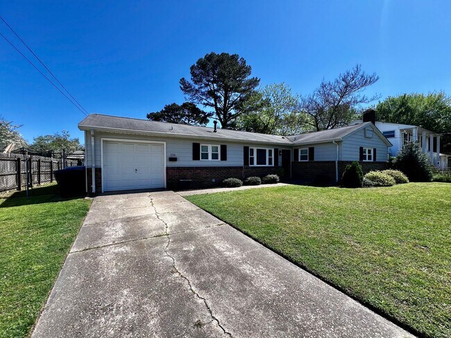 236 Coventry Rd in Virginia Beach, VA - Building Photo - Building Photo