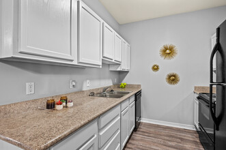 Pinnacle Apartments in Monroe, LA - Building Photo - Interior Photo