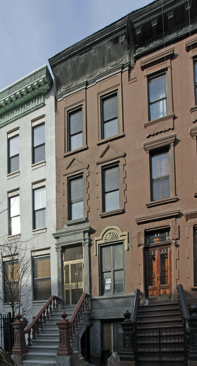 501 Manhattan Ave in New York, NY - Foto de edificio