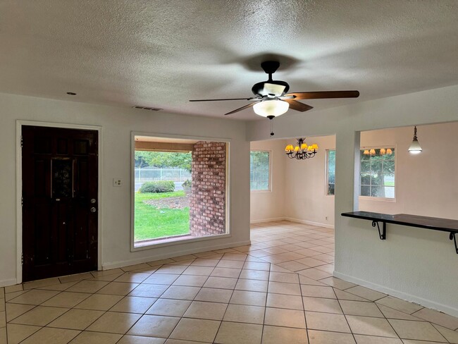 2025 CA-140 in Merced, CA - Building Photo - Building Photo