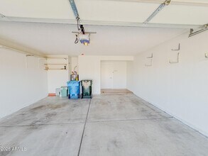 2533 E Wagoner Rd in Phoenix, AZ - Foto de edificio - Building Photo