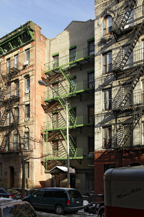 57 E 7th St in New York, NY - Foto de edificio