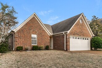 2184 Stone Stream Dr in Memphis, TN - Foto de edificio - Building Photo