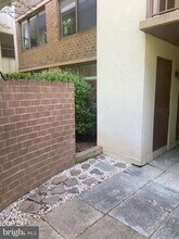 10101 Grosvenor Pl in North Bethesda, MD - Building Photo - Building Photo