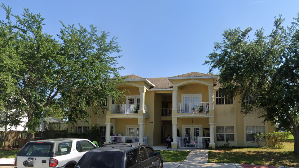 206 Majors Ln in Kissimmee, FL - Building Photo