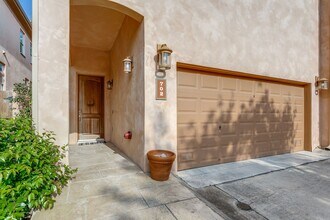 7897 Broadway in San Antonio, TX - Foto de edificio - Building Photo