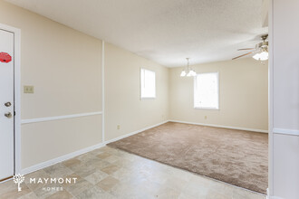 122 Strawberry Dr in Inman, SC - Building Photo - Building Photo
