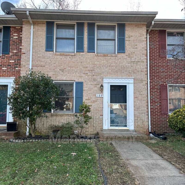 169 Farrell Ln in Fredericksburg, VA - Building Photo