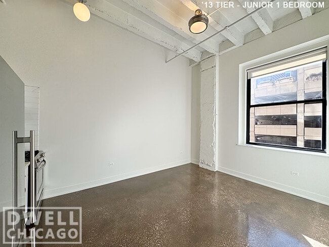 17 E Adams St, Unit 1 in Chicago, IL - Building Photo - Building Photo