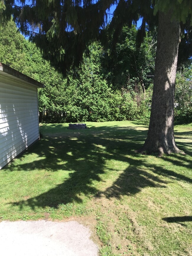 1321 S 11th St, Unit A in Manitowoc, WI - Foto de edificio - Building Photo