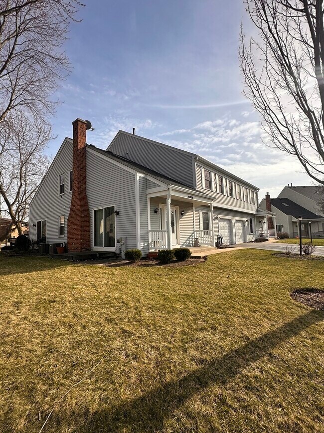 11705 Pine Way in Huntley, IL - Building Photo - Building Photo