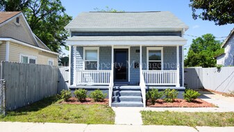 605 Harnett St in Wilmington, NC - Building Photo