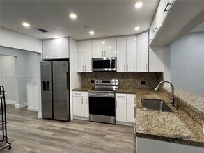 3815 SW 89th Ave in Miami, FL - Building Photo - Building Photo