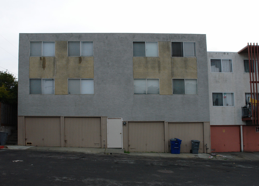 396 Susie Way in South San Francisco, CA - Foto de edificio