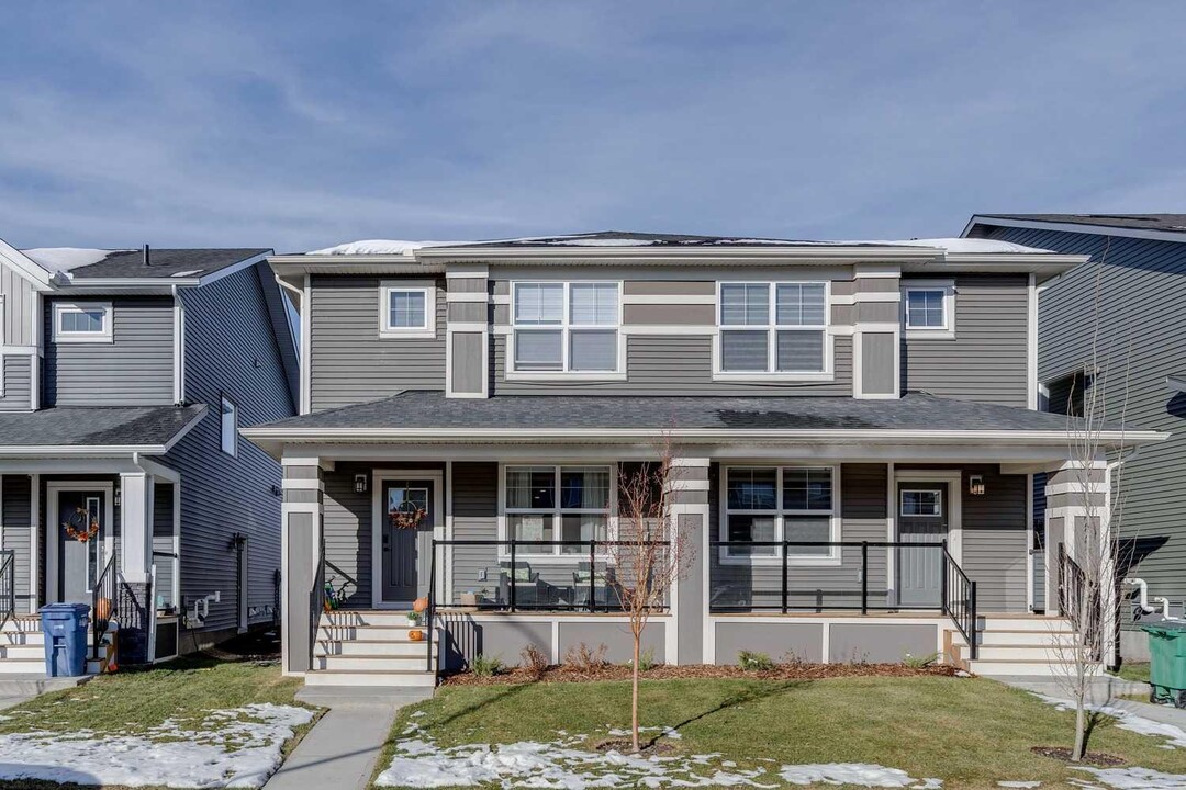 249 Midgrove Mews SW in Airdrie, AB - Building Photo