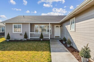 7557 Arlington Dr in Nampa, ID - Building Photo - Building Photo