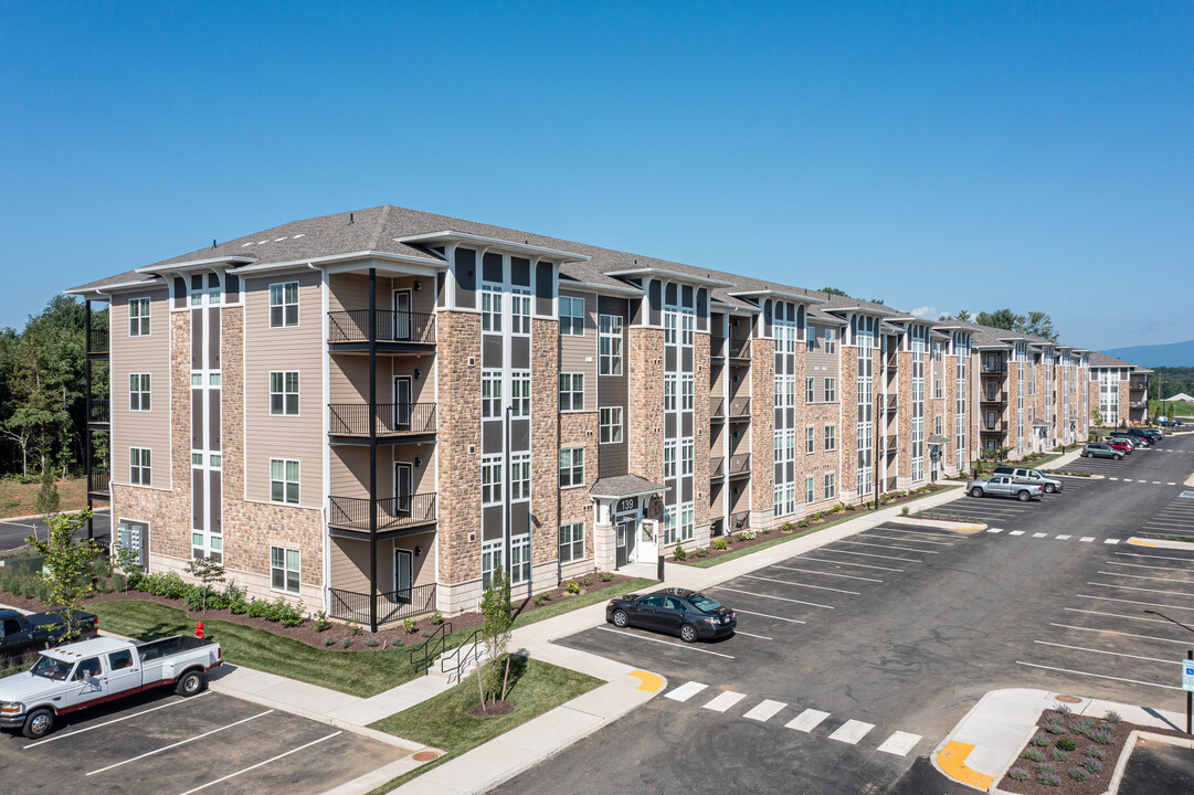 The Knoll at Stone View Apartments in Ruckersville, VA - Foto de edificio