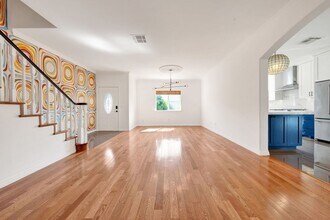 552 N Madison Ave in Los Angeles, CA - Building Photo - Building Photo
