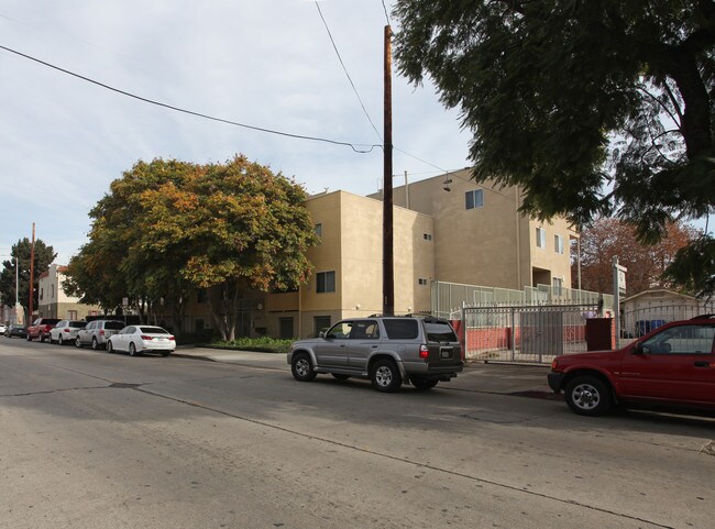 Barnsdall Court Apartments I in Los Angeles, CA - Building Photo - Building Photo