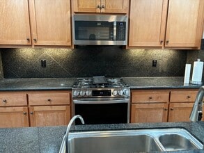 3339 Monaghan St in Dublin, CA - Foto de edificio - Building Photo